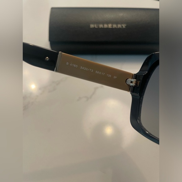 Burberry sunglasses - Picture 4 of 6